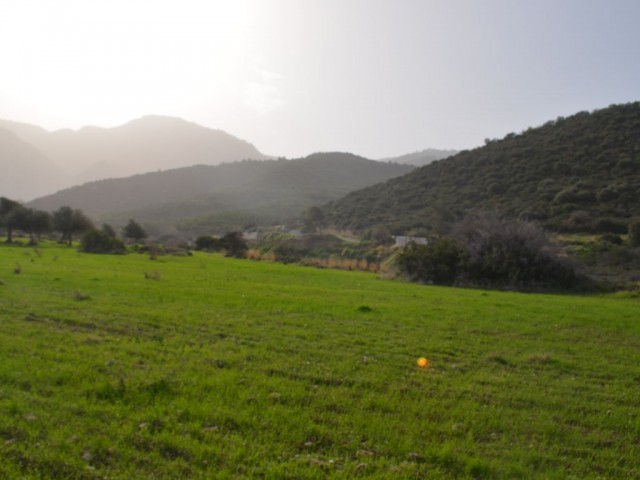 A plot of land for sale in Kyrenia Als Decak ** 