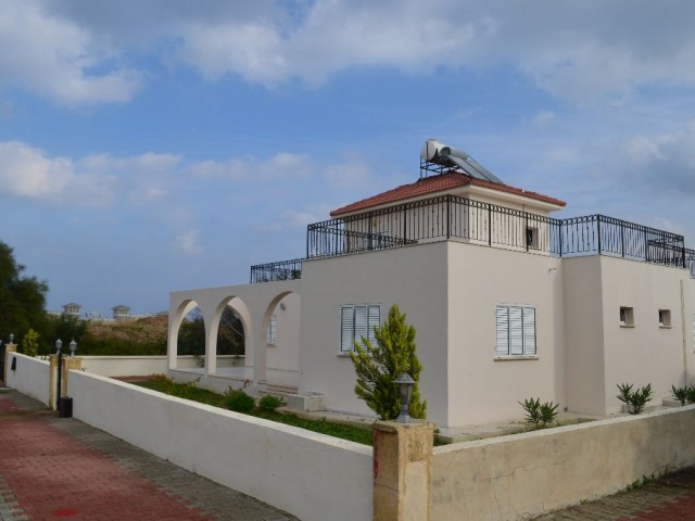 Girne Alsancak Satılık 3+1 Villa 