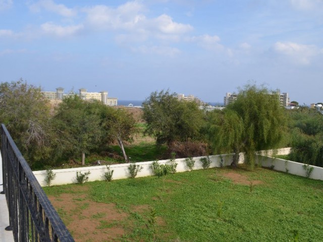 Girne Alsancak Satılık 3+1 Villa 