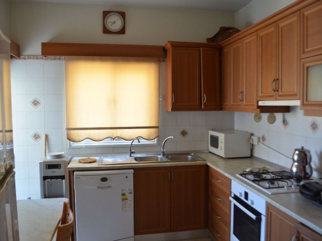 Flat To Rent in Zeytinlik, Kyrenia