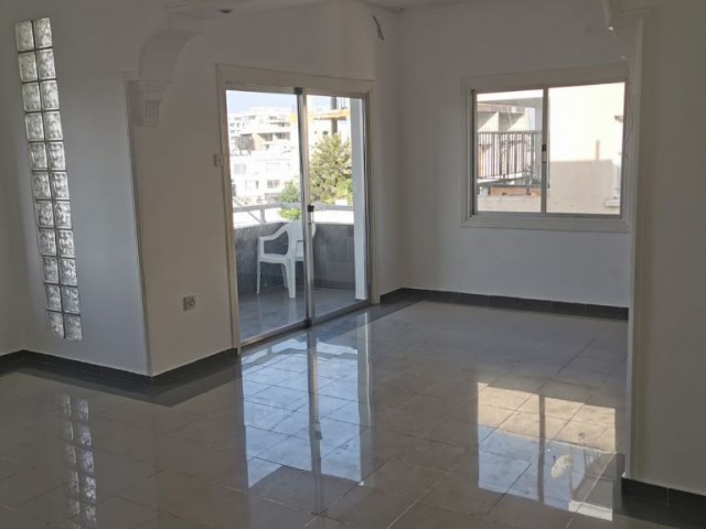 Flat To Rent in Zeytinlik, Kyrenia