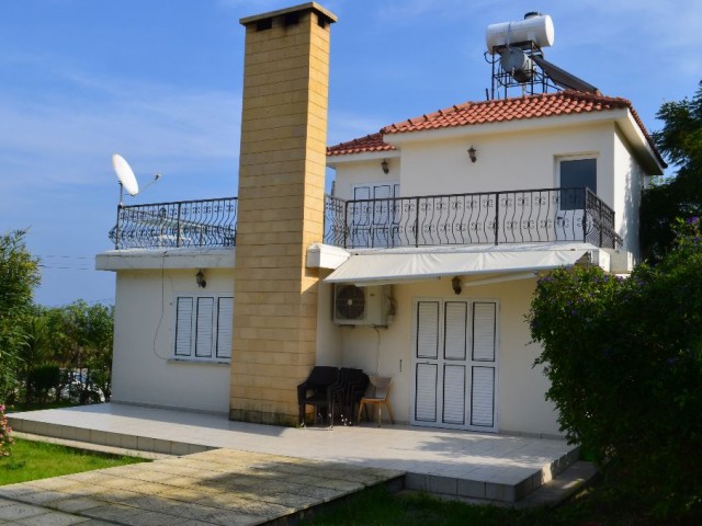 GİRNE/Karaoğlan -Edremit Bölgesinde Deniz ,Dağ ,  Manzaralı Özel Site İçerisinde Havuzlu 3+1 Teraslı Villa