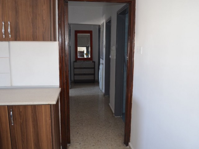 3 + 1 geräumige Wohnung im Zentrum von Kyrenia ** 