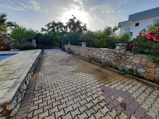 4+1 Villa Zu Vermieten In Kyrenia Alsancak / Mit Pool ** 