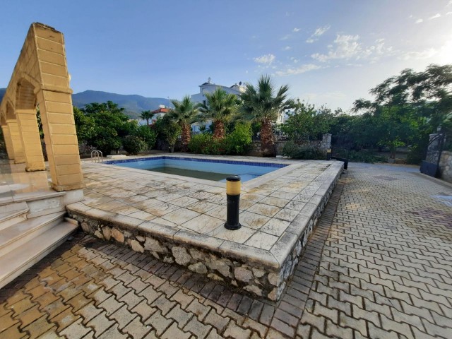 4 + 1 Villas for Rent in Kyrenia Alsancak / with Pool 