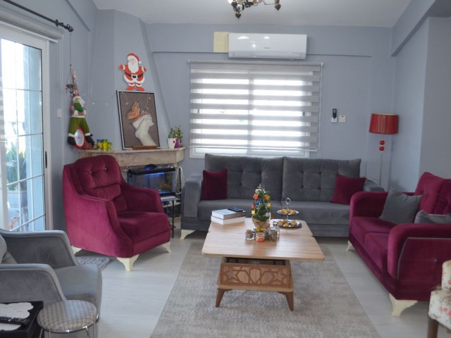 Einzelne 4+2 Penthouse-Wohnung zum Verkauf im Zentrum von Kyrenia