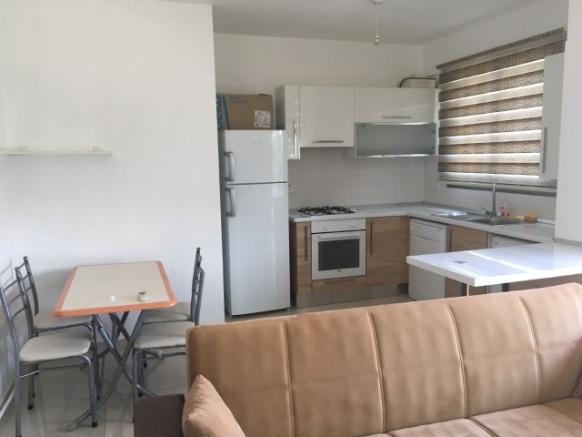 GİRNE MERKEZ'DE SAVOY OTELE YAKINDIR SATILIK 2+1 GENİŞ DAİRE