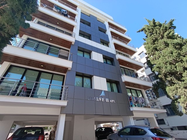 2+1 GERÄUMIGE WOHNUNG ZUM VERKAUF IM ZENTRUM VON KYRENIA, IN DER NÄHE DES SAVOY HOTELS