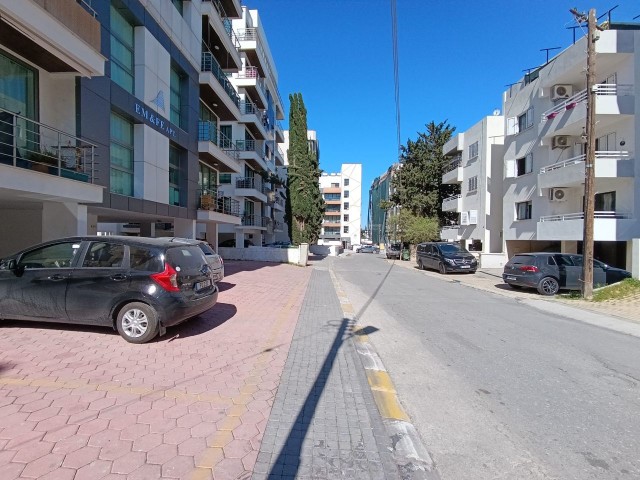 2+1 GERÄUMIGE WOHNUNG ZUM VERKAUF IM ZENTRUM VON KYRENIA, IN DER NÄHE DES SAVOY HOTELS