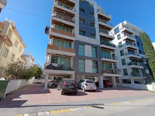 GİRNE MERKEZ'DE SAVOY OTELE YAKINDIR SATILIK 2+1 GENİŞ DAİRE