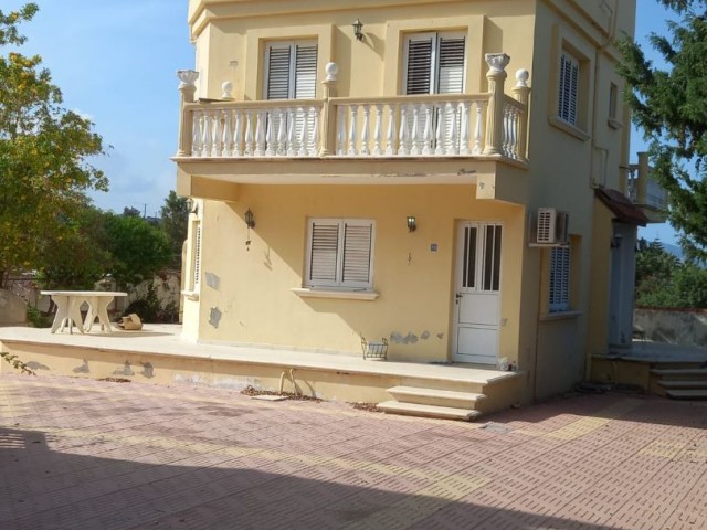 Girne Karşıyaka Girişinde Kiralık 3+1 Eşyalı Villa