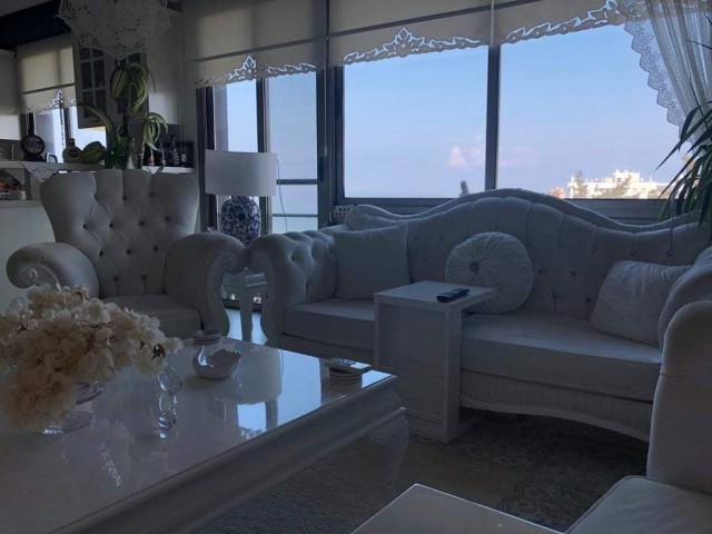 3+1 FLAT FOR SALE IN KYRENIA CENTER / SEA VIEW