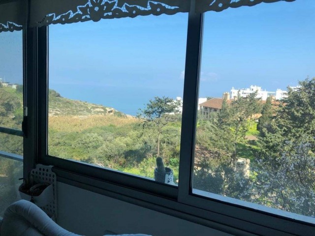 3+1 FLAT FOR SALE IN KYRENIA CENTER / SEA VIEW