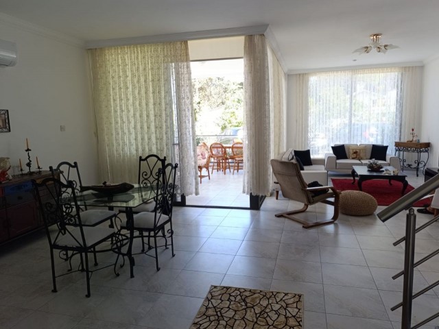 3+1 Maisonette-Villa zur Miete in der Hauptstraße Girne Karaoğlanoğlu