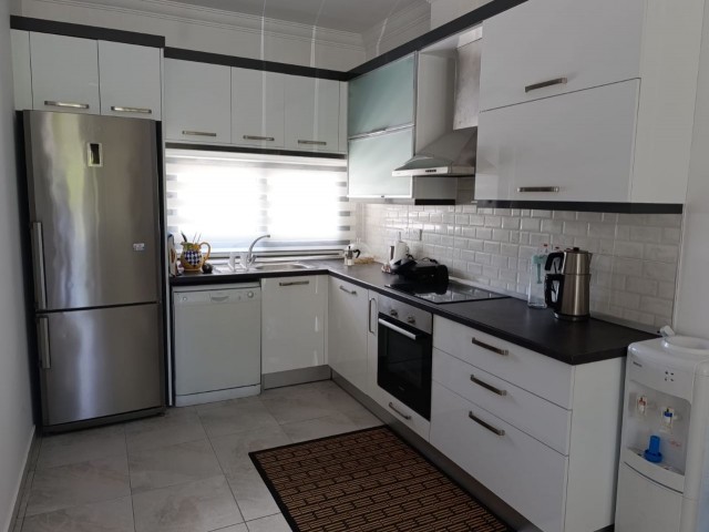 3+1 Maisonette-Villa zur Miete in der Hauptstraße Girne Karaoğlanoğlu