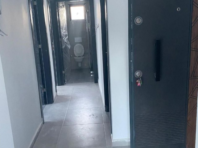 3+1 brandneue Wohnung zum Verkauf in Alsancak, Kyrenia / in der Nähe des Nejat British College