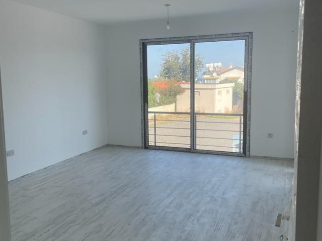 Girne Lapta  Otel yakında Satılık  2+1   Daire 