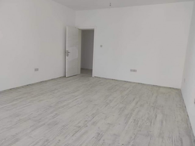 Girne Lapta  Otel yakında Satılık  2+1   Daire 