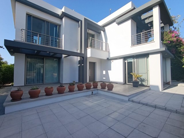 FOR RENT ﻿IN GIRNE ALSANCAK CLOSE TO THE “ESCAPE BEACH” WELL MAINTAINED 4+1 VILLA WITH SPACIOUS  GARDEN 