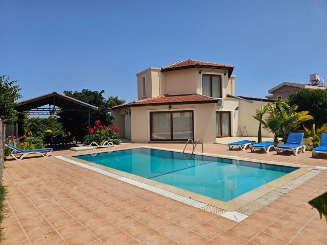 4+1 VILLA ZUR TÄGLICHEN MIETE IN GIRNE KARSIYAK