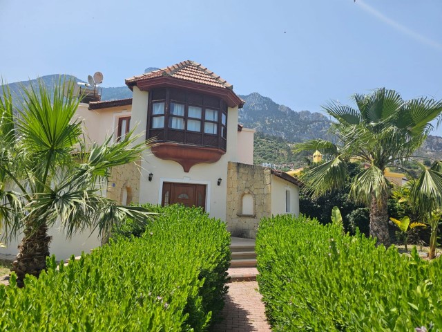 4+1 VILLA ZUR TÄGLICHEN MIETE IN GIRNE KARSIYAK