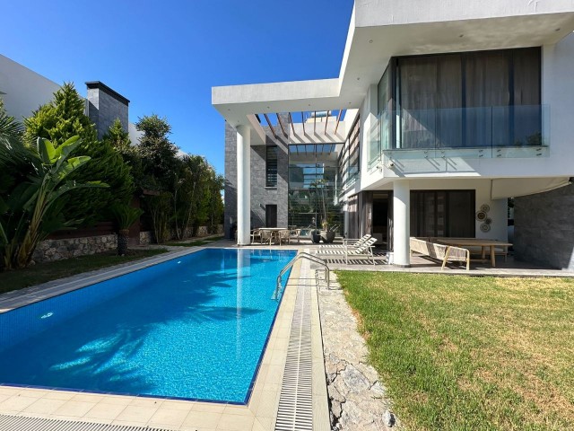 For Sale  In  Girne Ozankoy  Luxury 4+1 Villa with Swimming Pool