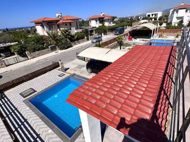 Girne Çatalköyde Deniz manzaralı  Satılık 3+1  ikiz  Villa