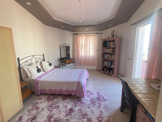 3 + 2 very clean, furnished, large balcony and terrace penthouse for rent in Kyrenia Kashgar region