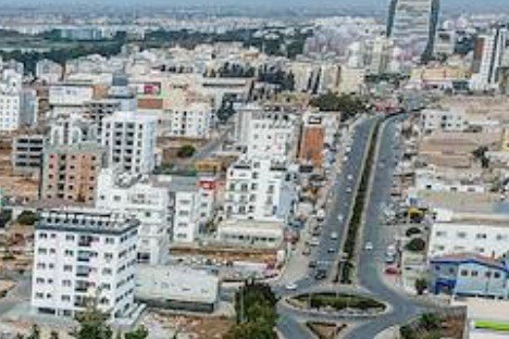355 m2 großes, luxuriöses Ladengeschäft an der Hauptstraße in Famagusta zu vermieten