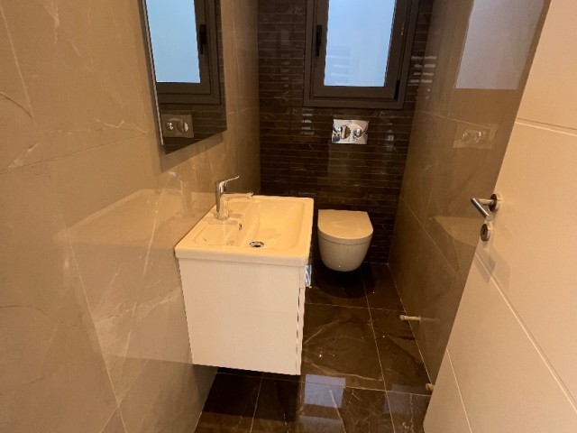 LEFKOŞA/METEHAN DA RUM SINIR KAPISI YANI SOSYAL DONATILI SİTE İÇERİSİNDE TÜRK MALI SATILIK 2+1 PENTHOUSE LAR..  0533 859 21 66