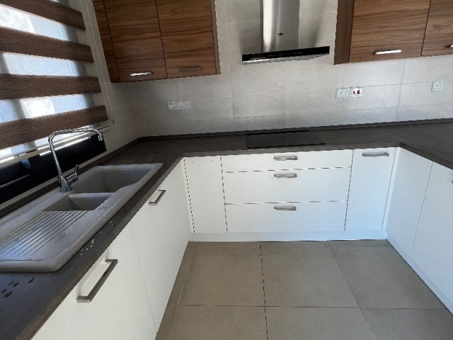 NICOSIA/KÜÇÜKKAYMAKLI KOMPLETT NEUER, LUXUSMÖBLIERTER MIETER 125 m2 2+1 PENTHOUSE ZUM VERKAUF IN NICOSIA/KÜÇÜKKAYMAKLI. 0533 859 21 66