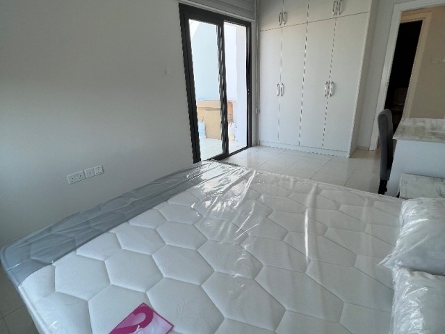 LEFKOŞA/KÜÇÜKKAYMAKLI DA MAKRO MARKET YANI FULL SIFIR LÜX EŞYALI İÇERİSİNDE 750 Stg den KİRACILI 125 m2 TÜRK MALI SATILIK  2+1 PENTHOUSE.. 0533 859 21 66