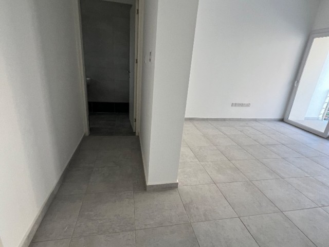 NIE GENUTZTE 2+1-WOHNUNG ZUM VERKAUF IN NICOSIA/GÖNYELİ IN DER NÄHE VON YENIKENT. 0533 859 21 66