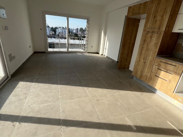 LEFKOŞA/GÖNYELİ DE ASANSÖRLÜ GENİŞ MANZARALI TERASLI MERKEZİ KONUM SATILIK 2+1 PENTHOUSE.. 0533 859 21 66