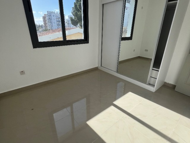 LEFKOŞA/KÜÇÜKKAYMAKLI DA ASANSÖRLÜ MERKEZİ KONUM SATILIK 2+1 DAİRELER.. 0533 859 21 66