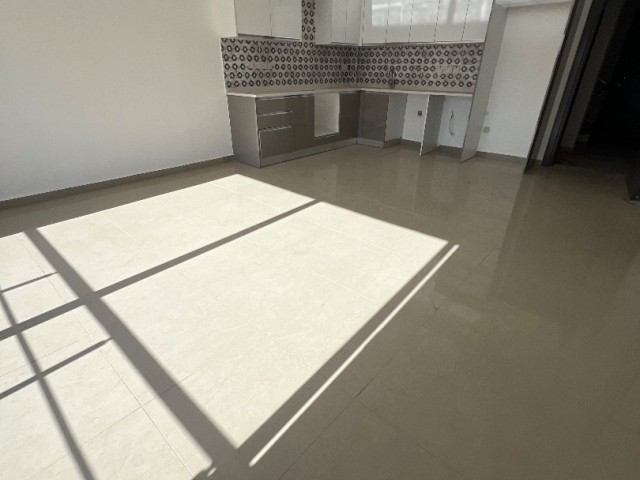 LEFKOŞA/KÜÇÜKKAYMAKLI DA ASANSÖRLÜ SIFIR SATILIK 2+1 PENTHOUSE..0533 859 21 66