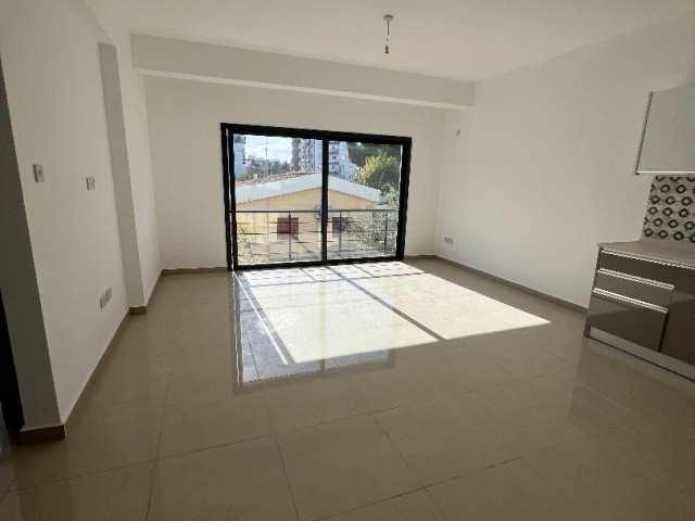 NEUES 2+1 PENTHOUSE MIT AUFZUG ZU VERKAUFEN IN NICOSIA/KÜÇÜKKAYMAKLI..0533 859 21 66