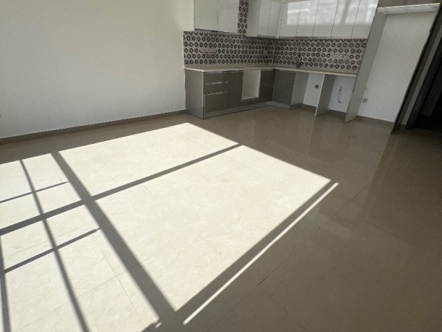 LEFKOŞA/KÜÇÜKKAYMAKLI DA ASANSÖRLÜ SIFIR SATILIK 2+1 PENTHOUSE..0533 859 21 66