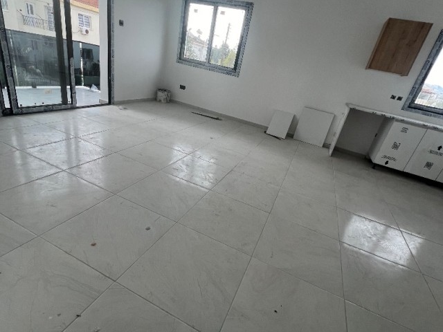 LEFKOŞA/GÖNYELİ DE KULLANIMA HAZIR 124 m2 ENSUIT YAYAK ODALI SATILIK SIFIR 3+1 DAİRE..