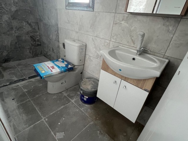 LEFKOŞA/GÖNYELİ DE KULLANIMA HAZIR 124 m2 ENSUIT YAYAK ODALI SATILIK SIFIR 3+1 DAİRE..