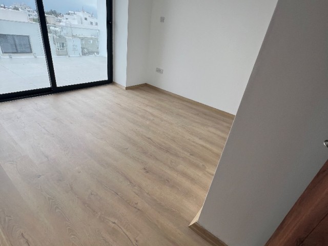 LEFKOŞA/KÜÇÜKKAYMAKLI DA 155 m2 ÇOK GENİŞ 2 TERASLI ASANSÖRLÜ TÜRK KOÇAN SATILIK SIFIR 2+1 PENTHOUSE..0533 859 21 66