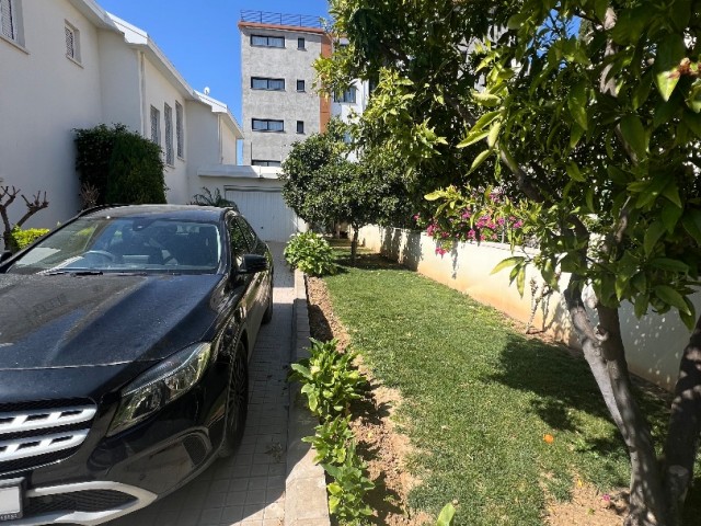 NICOSIA/KÖŞKLÜÇİFTLIK TE TÜRK KOÇAN SEHR BESONDERES 4+1 VOLLSTÄNDIG FREISTEHENDE VILLA ZUM VERKAUF AUF 680 m2 ECKGRUNDSTÜCK. 0533 859 21 66