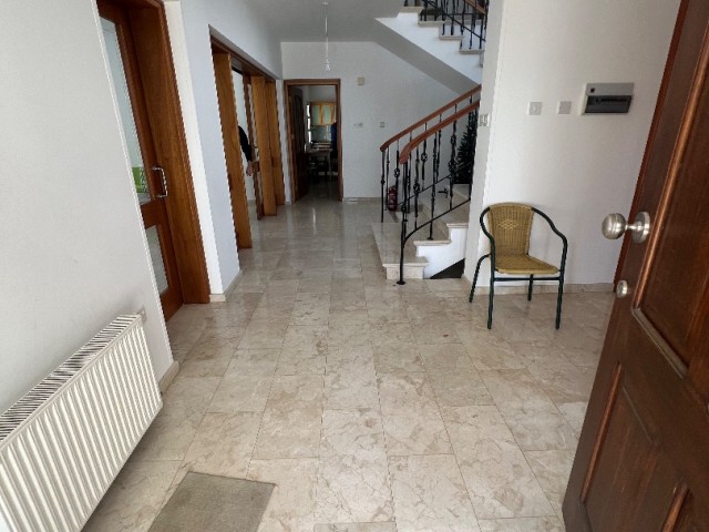 NICOSIA/KÖŞKLÜÇİFTLIK TE TÜRK KOÇAN SEHR BESONDERES 4+1 VOLLSTÄNDIG FREISTEHENDE VILLA ZUM VERKAUF AUF 680 m2 ECKGRUNDSTÜCK. 0533 859 21 66