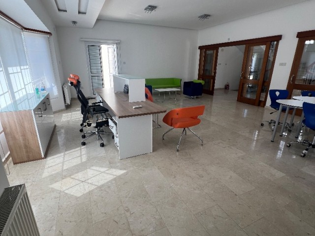 NICOSIA/KÖŞKLÜÇİFTLIK TE TÜRK KOÇAN SEHR BESONDERES 4+1 VOLLSTÄNDIG FREISTEHENDE VILLA ZUM VERKAUF AUF 680 m2 ECKGRUNDSTÜCK. 0533 859 21 66