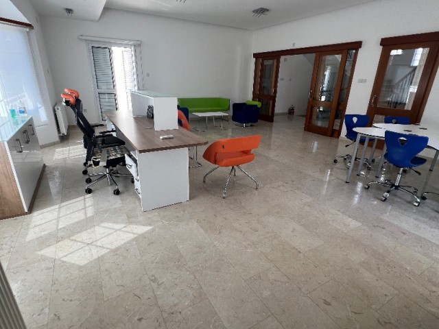 NICOSIA/KÖŞKLÜÇİFTLIK TE TÜRK KOÇAN SEHR BESONDERES 4+1 VOLLSTÄNDIG FREISTEHENDE VILLA ZUM VERKAUF AUF 680 m2 ECKGRUNDSTÜCK. 0533 859 21 66