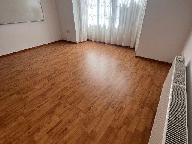 NICOSIA/KÖŞKLÜÇİFTLIK TE TÜRK KOÇAN SEHR BESONDERES 4+1 VOLLSTÄNDIG FREISTEHENDE VILLA ZUM VERKAUF AUF 680 m2 ECKGRUNDSTÜCK. 0533 859 21 66