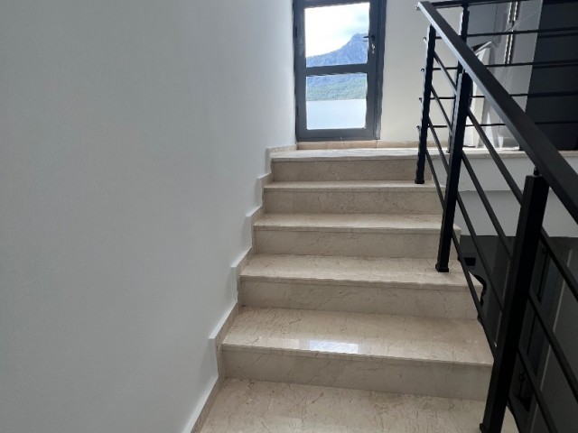 3+1 VOLLSTÄNDIG FREISTEHENDE VILLA ZUM VERKAUF IN GIRNE/EDREMIT MIT BERGBLICK UND MEERBLICK VOLLSTÄNDIG NEU MÖBLIERT UND BEREIT ZU VERWENDEN. 0533 859 21 66