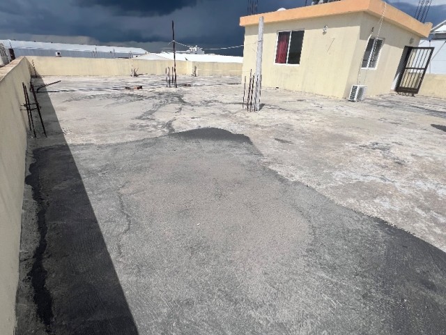 KOMPLETTER ARBEITSPLATZ ZUM VERKAUF AN DER ECKE MIT 700 m2 GESCHLOSSENER FLÄCHE, EINGEBAUT AUF EINEM 630 m2 großen GRUNDSTÜCK IN FAMAGUSTA GROSSER INDUSTRIE. 0533 859 21 66