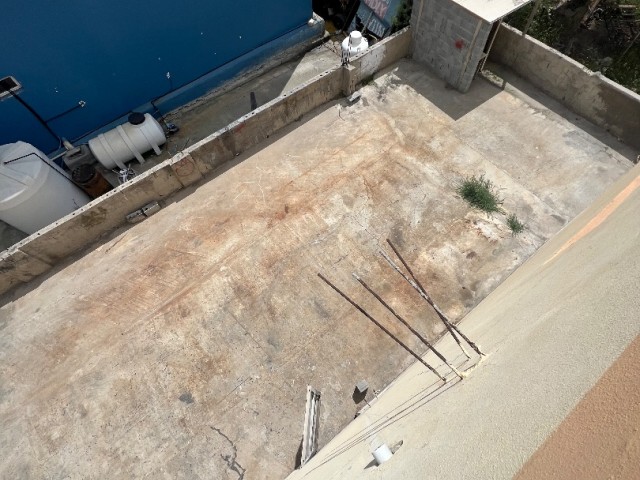 KOMPLETTER ARBEITSPLATZ ZUM VERKAUF AN DER ECKE MIT 700 m2 GESCHLOSSENER FLÄCHE, EINGEBAUT AUF EINEM 630 m2 großen GRUNDSTÜCK IN FAMAGUSTA GROSSER INDUSTRIE. 0533 859 21 66