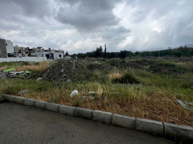 930 m2 LAND FOR SALE WITHIN CONSTRUCTION IN GİRNE/DIKMEN, OPEN FOR DEVELOPMENT, 35% USE, 2 FLOOR PERMISSION..0533 859 21 66